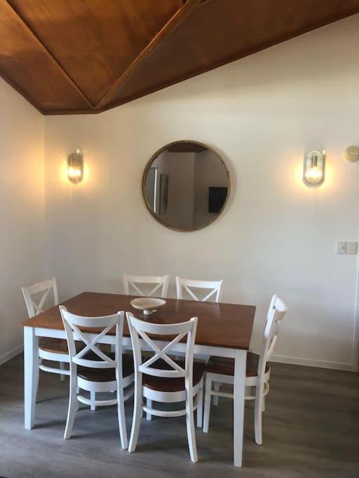 The Villas - Hervey Bay - 2 Separate Villas Urangan ภายนอก รูปภาพ