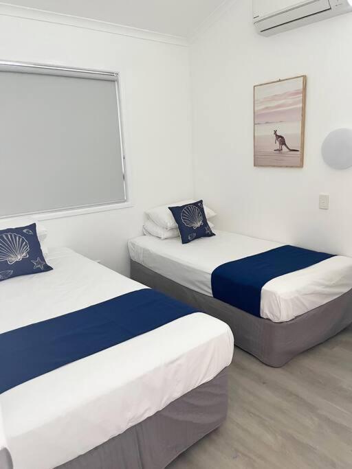 The Villas - Hervey Bay - 2 Separate Villas Urangan ภายนอก รูปภาพ